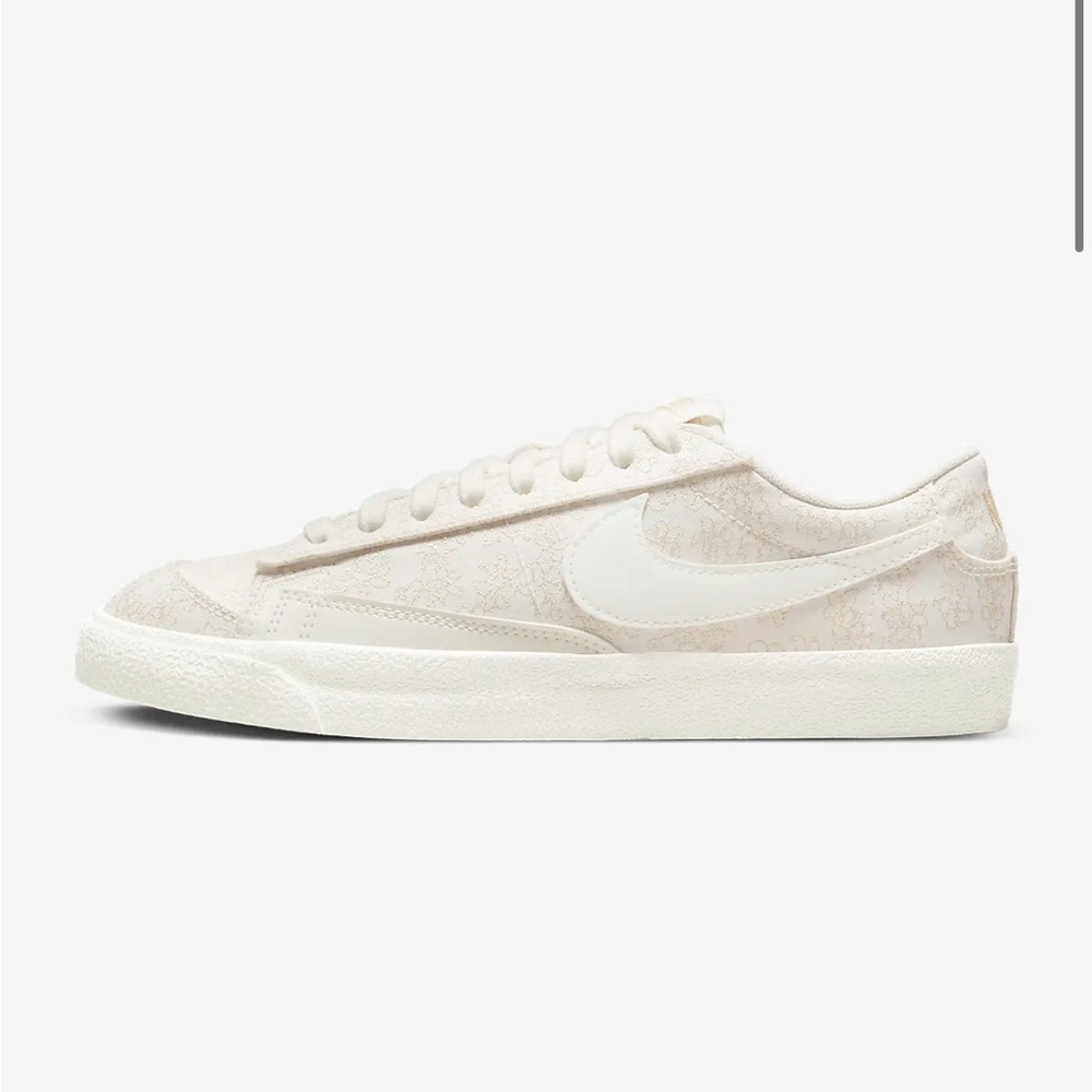 Nike floral sneaker